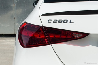 2024款奔驰C级 改款三 C 260 L 皓夜运动版