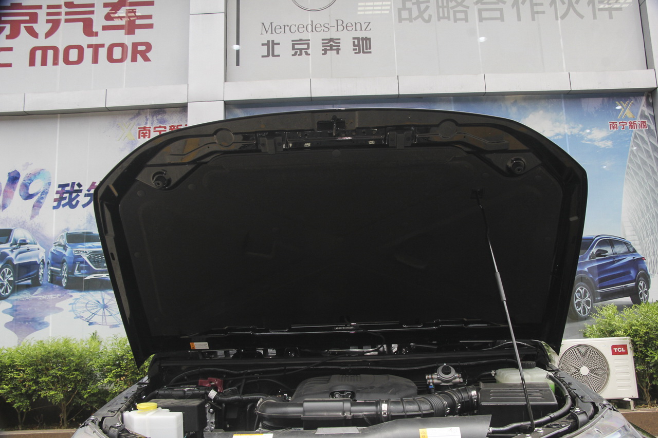 2018款北京BJ40 PLUS 2.0D手动四驱尊贵版柴油