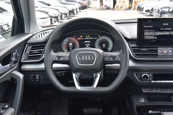 2026款奥迪Q5L 45周年典藏版 40 TFSI 时尚动感型