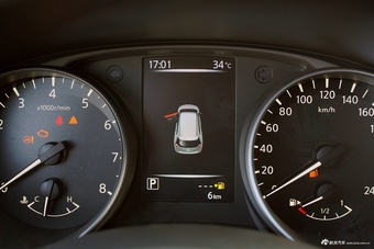 2025款奇骏荣誉2.0L 两驱领先版