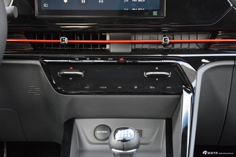  2019款宝骏RC-6 1.5T手动24小时在线豪华型