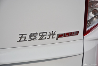  2019款五菱宏光PLUS 1.5T手动舒适型7座