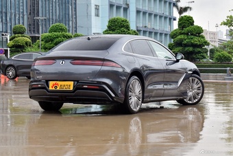 2024款腾势Z9插混 1100km四驱Ultra版