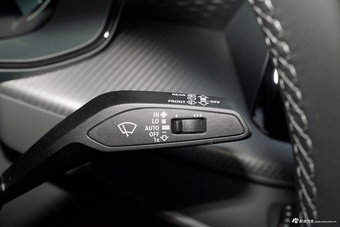 2024款奥迪Q6 45 TFSI quattro 黑武士版 6座