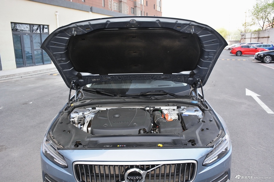 2019款沃尔沃S90新能源 T8 E驱混动智雅版