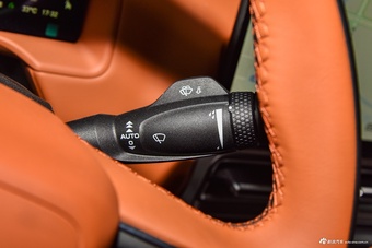 2026款银河战舰700 2.0T 270km 三电机四驱顶峰版