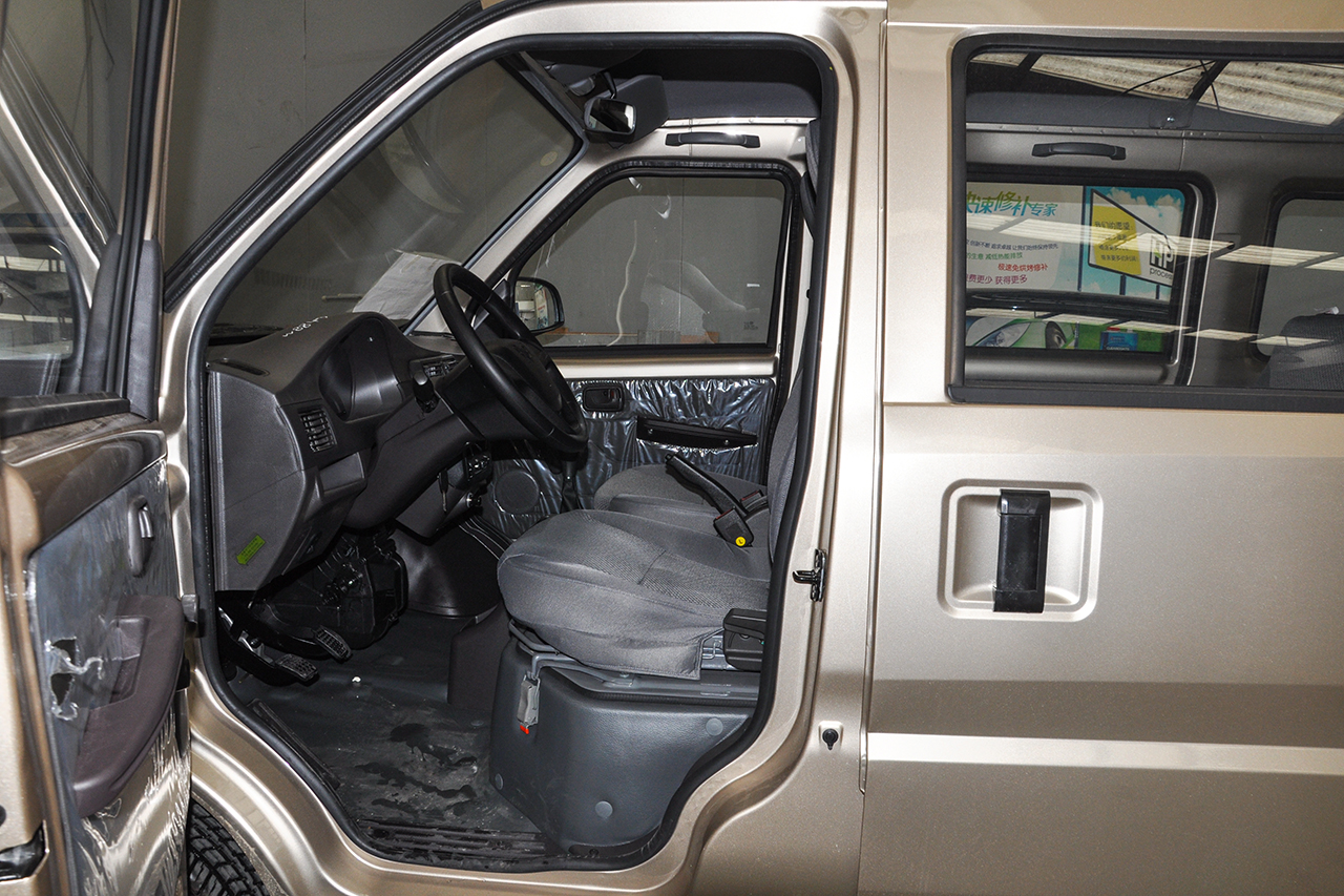 2019款五菱荣光S 1.5L手动加长基本型 