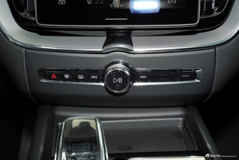 2026款沃尔沃XC60 B5 四驱智远极夜黑版