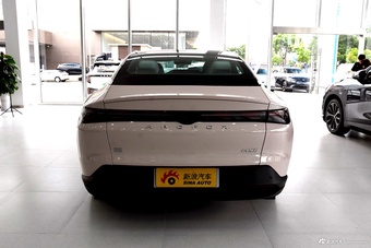 2025款极狐 阿尔法S5 560MAX 185kW