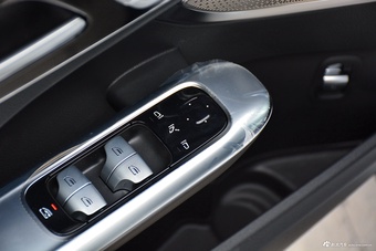 2023款奔驰C级 改款 C 260 L 皓夜运动版
