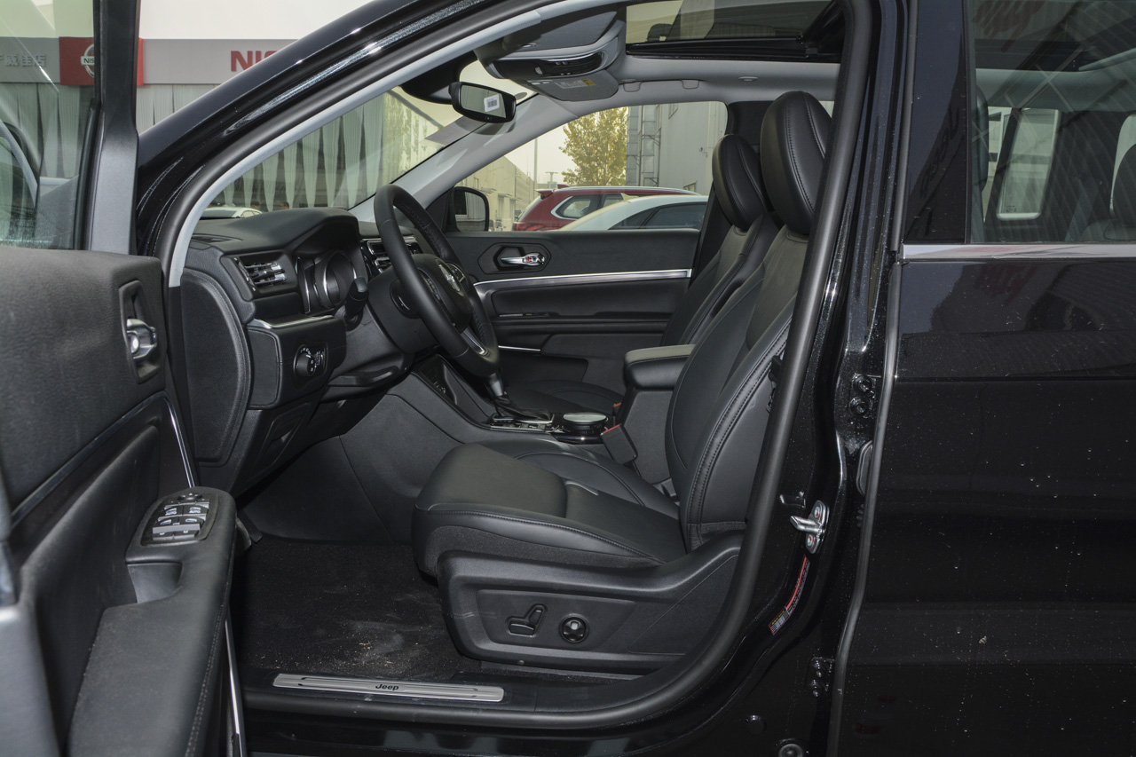 2018款大指挥官2.0T自动四驱尊享导航版