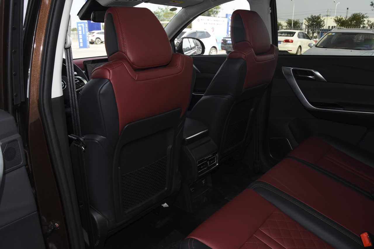 2018款风行T5 1.6T自动智慧型300T