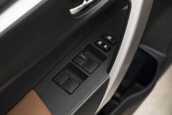 2019款雷凌双擎E+ 1.8PH自动V豪华版