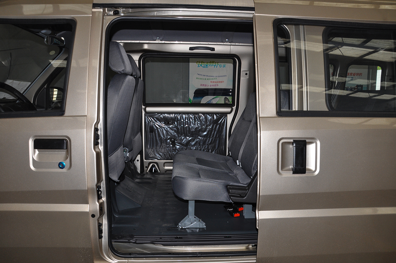 2019款五菱荣光S 1.5L手动加长基本型 