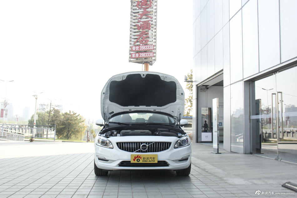 2019款沃尔沃S60L 2.0T自动T5智驭版