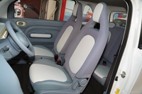 2025款奔腾小马 222km 闪电马