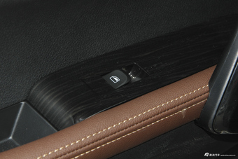 2018款斯威X7 1.5T手动尊贵型7座