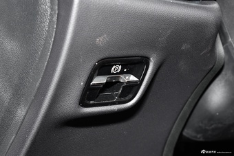 2024款奔驰E级 改款 E 300 L 时尚运动型