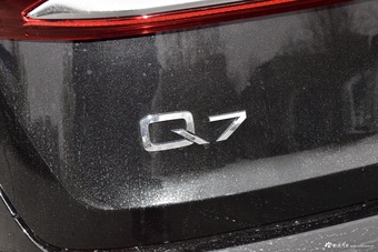 2023款奥迪Q7 45 TFSI quattro S line运动型