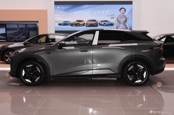 2025款深蓝S07 215Max 深蓝智驾AD PRO增程版