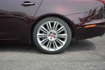 2018款捷豹XJL 3.0L自动SC两驱典雅商务版 