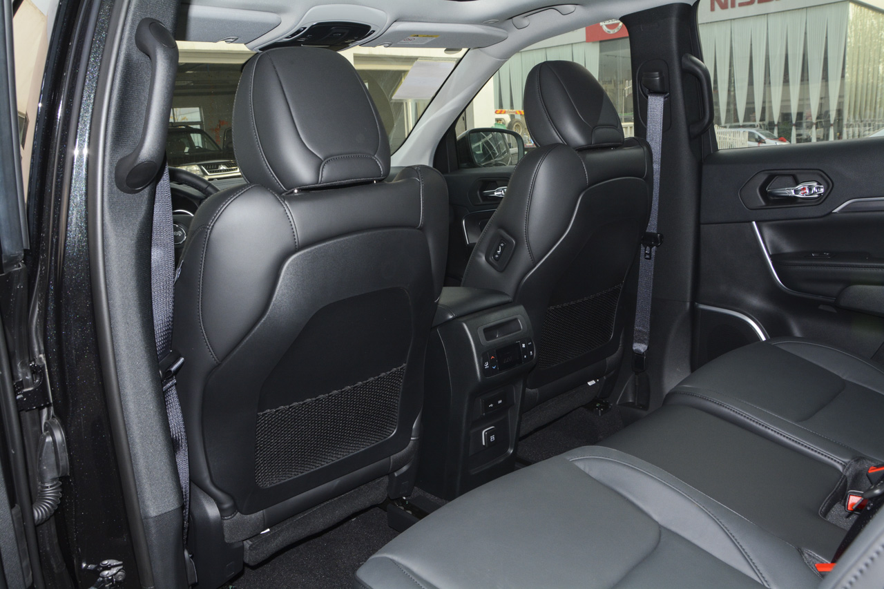 2018款大指挥官2.0T自动四驱尊享导航版