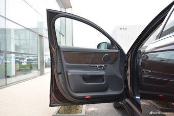 2018款捷豹XJL 3.0L自动SC两驱典雅商务版 