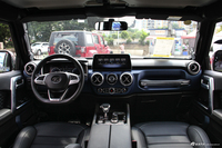 2019款北京BJ40 PLUS 2.0T 自动四驱城市猎人版尊享型