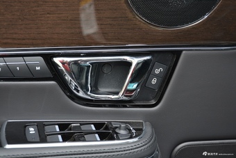 2018款捷豹XJL 3.0L自动SC两驱典雅商务版 