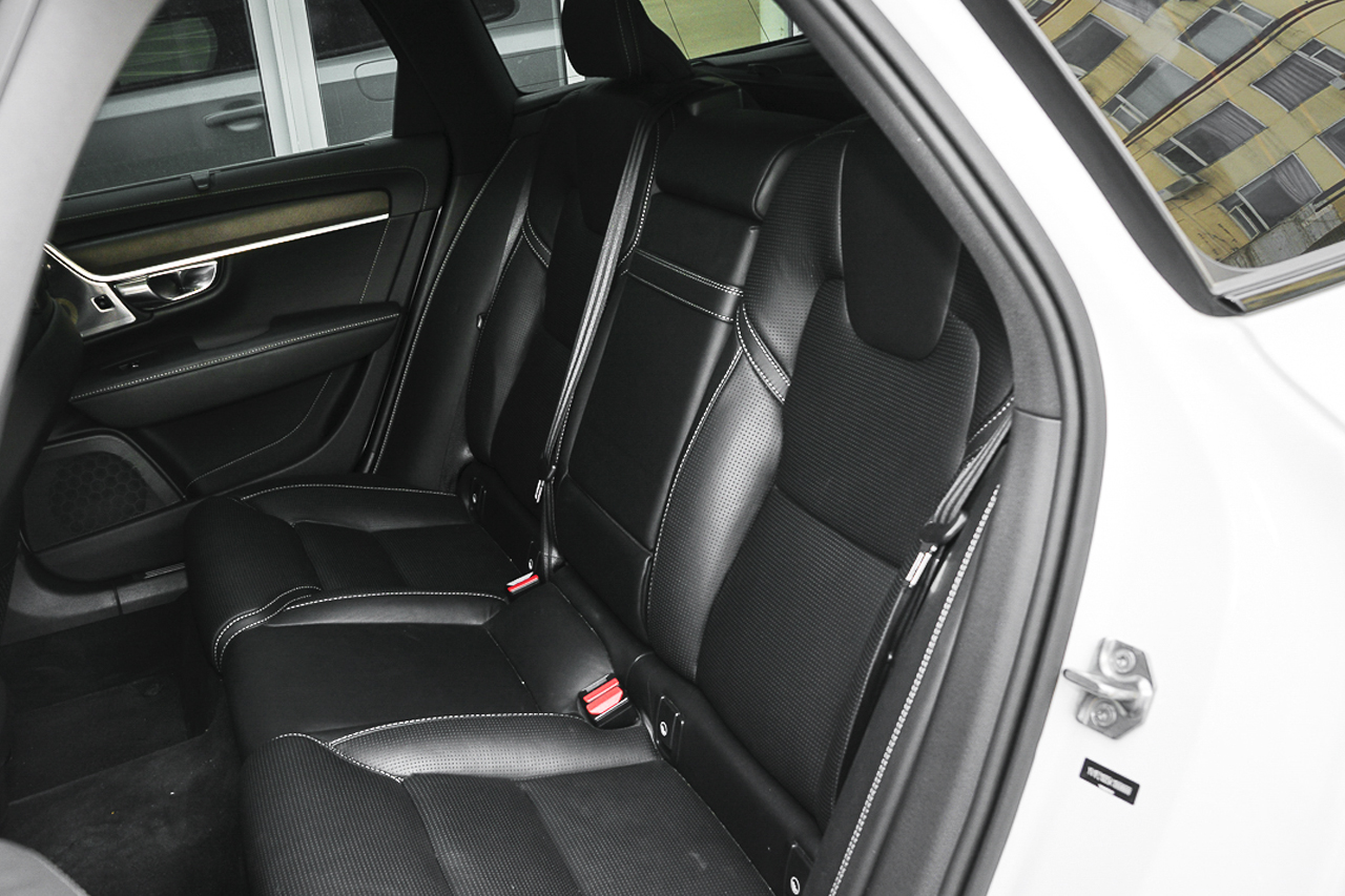 2019款沃尔沃V90 Cross Country 2.0T自动T5 AWD智尊版