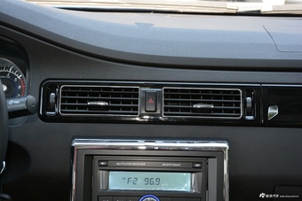 2019款骐铃T5 PLUS 2.2L手动舒适版标准轴距V22