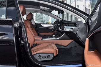 2024款奥迪A7L 45 TFSI quattro 奢享型