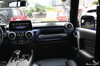 2019款北京BJ40 PLUS 2.0T 自动四驱城市猎人版尊享型