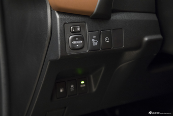 2019款雷凌双擎E+ 1.8PH自动V豪华版