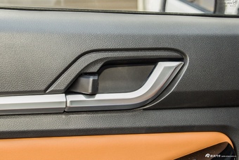 2022款福田征服者5 2.0T自动柴油两驱武林至尊长轴4F20TC