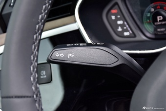 2025款奥迪Q3 45周年典藏版 45TFSI quattro 时尚动感型