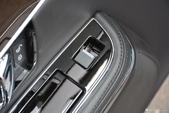 2018款捷豹XJL 3.0L自动SC两驱典雅商务版 