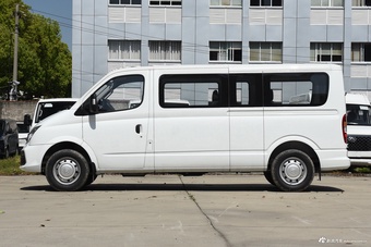 2024款新途V80 傲运通超值版 6AMT 长轴超低顶6/7/8/9座