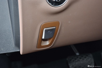 2019款奔驰E级改款2.0T自动运动时尚型300L