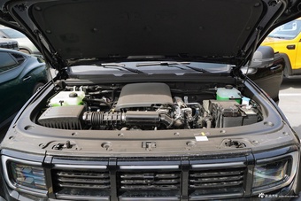 2025款北京BJ40e 魔核电驱标准版图片