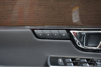 2018款捷豹XJL 3.0L自动SC两驱典雅商务版 