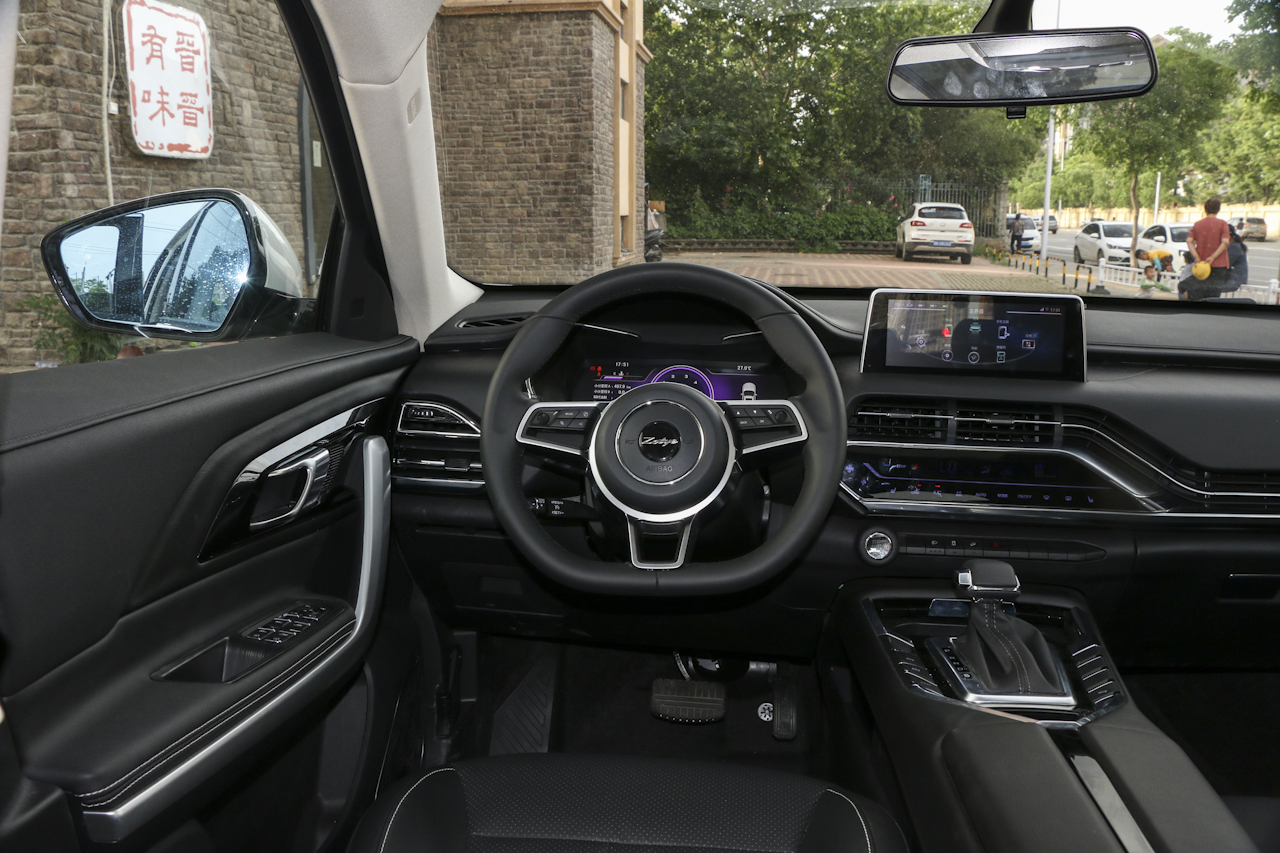 2018款众泰T500 1.5T自动智能互联尊贵型