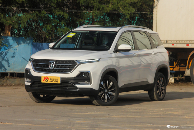 2019款宝骏530 1.5T 自动尊贵型