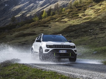 2024款Avenger 4xe 官图