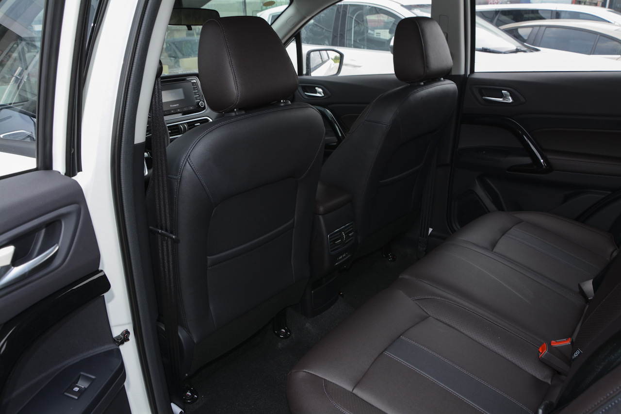 2018款传祺GS4 1.5T手动两驱精英版235T