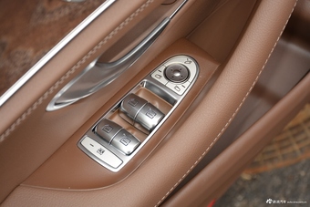 2019款奔驰E级改款2.0T自动运动豪华型300L