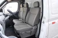 2023款上汽MAXUS V80 2.0T 手动经典城配王长轴高顶3座