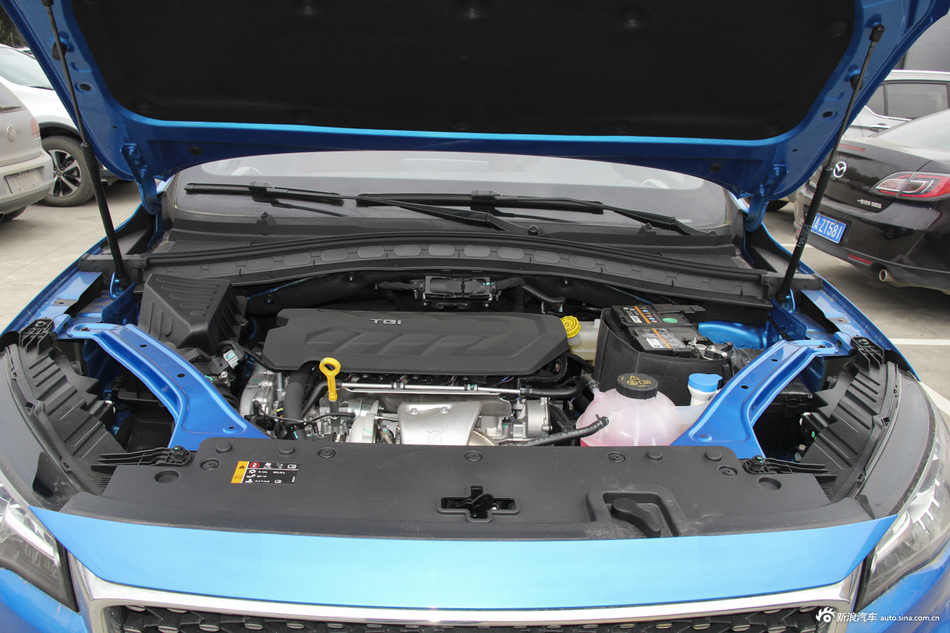 2018款名爵HS 2.0T自动两驱30T Trophy荷尔蒙燃情版