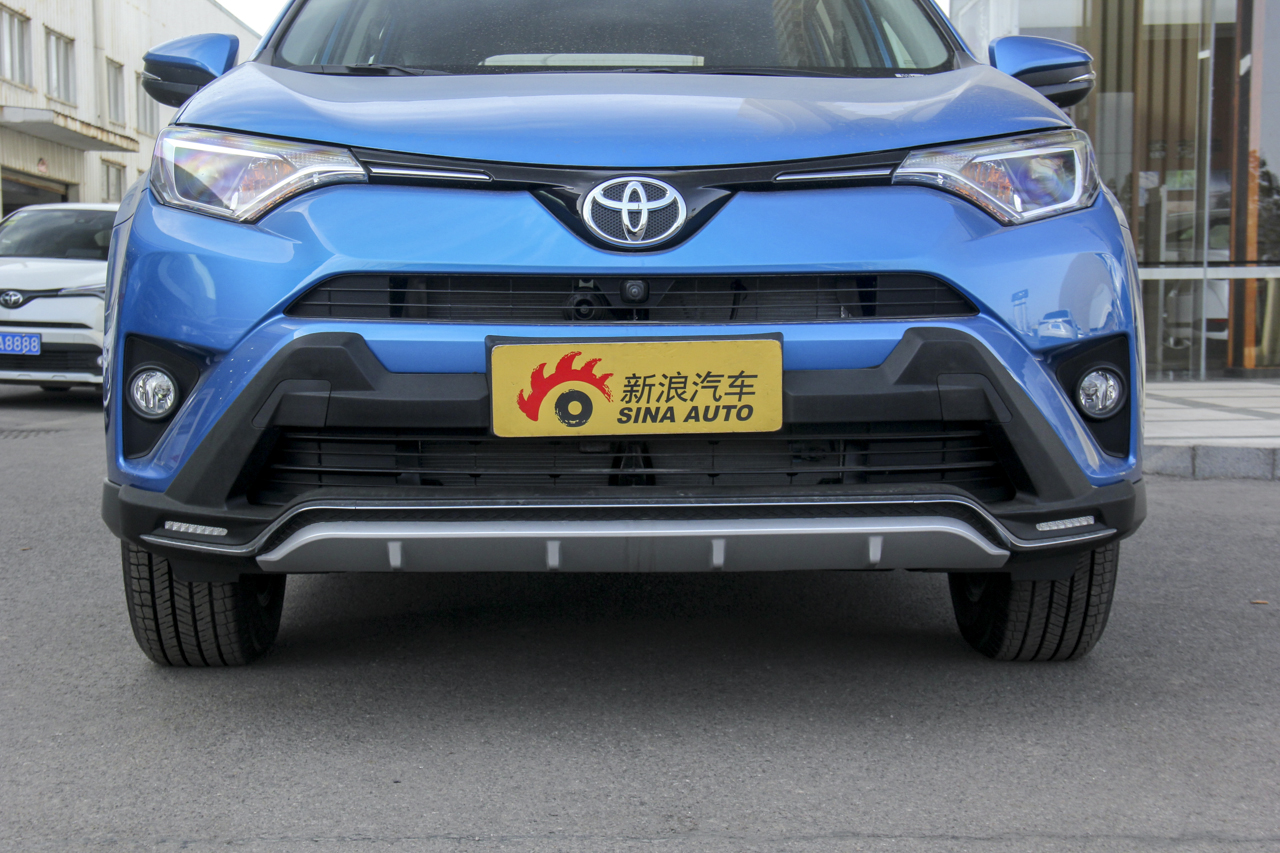 2019款RAV4荣放2.0L CVT两驱风尚X限量版