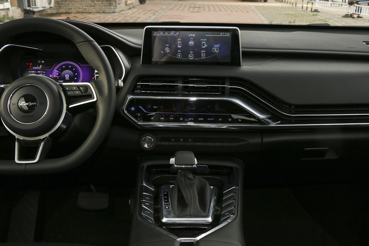 2018款众泰T500 1.5T自动智能互联尊贵型